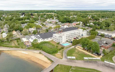 Photo 2 - The Harbor Front Inn