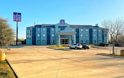 Photo 2 - Lone Star Inn