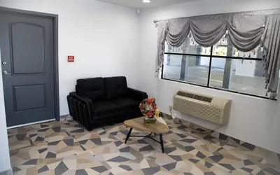Photo 3 - Pico Rivera Inn and Suites