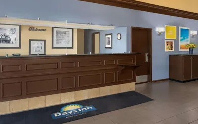 Photo 5 - Days Inn & Suites by Wyndham Merrillville