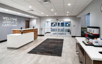 Photo 4 - Hampton Inn & Suites Adrian