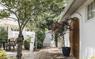 Photo 2 - Cottage Inn & Spa