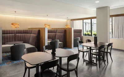 Photo 4 - Courtyard by Marriott Seattle Northgate