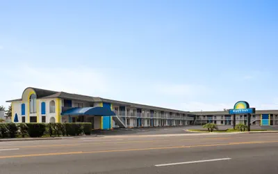 Photo 2 - Days Inn by Wyndham Apopka/Orlando