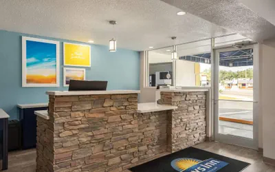 Photo 3 - Days Inn by Wyndham Apopka/Orlando