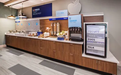 Photo 2 - Holiday Inn Express & Suites Lindale – Tyler by IHG