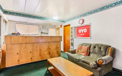 Photo 4 - OYO Hotel Downtown Peoria I-74