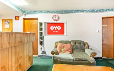 Photo 3 - OYO Hotel Downtown Peoria I-74