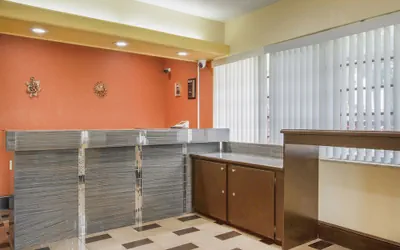 Photo 3 - OYO Superior Budget Inn Bartow