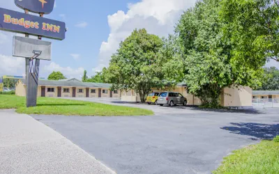 Photo 2 - OYO Superior Budget Inn Bartow
