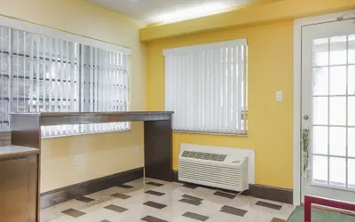 Photo 4 - OYO Superior Budget Inn Bartow