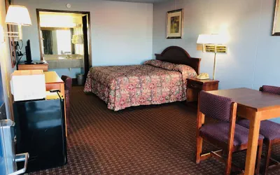 Photo 5 - Regency Inn