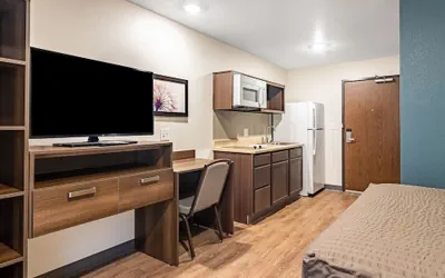 Photo 2 - WoodSpring Suites Toledo Maumee