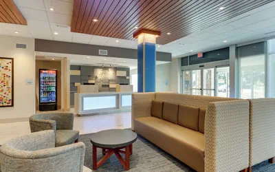 Holiday Inn Express & Suites Roanoke – Civic Center by IHG