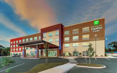 Photo 2 - Holiday Inn Express & Suites Roanoke – Civic Center by IHG