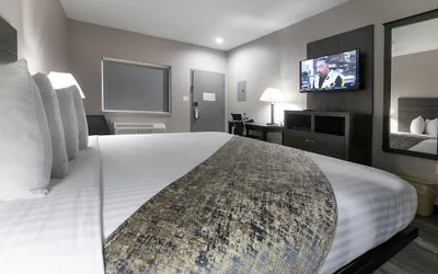 Photo 4 - Express Inn