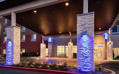 Holiday Inn Express & Suites Bend South by IHG