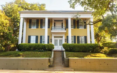 Photo 2 - Anchuca Historic Mansion & Inn