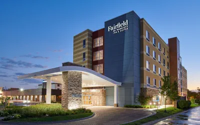 Photo 2 - Fairfield Inn & Suites by Marriott Chicago O'Hare