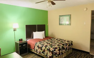 Photo 4 - Thunderbird Inn