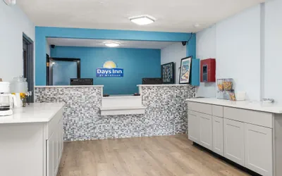 Photo 3 - Days Inn by Wyndham Albuquerque I-25