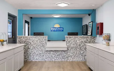 Photo 2 - Days Inn by Wyndham Albuquerque I-25