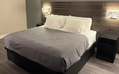 Photo 2 - Lx Hotel, SureStay Collection by Best Western