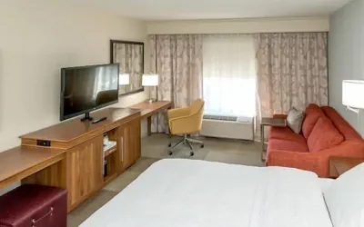 Photo 4 - Hampton Inn & Suites Indio