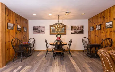 Photo 5 - Woodland Inns