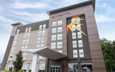 Photo 2 - La Quinta Inn & Suite by Wyndham Lake City