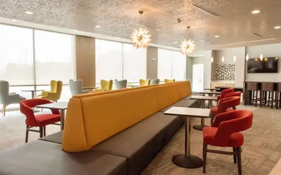 Photo 3 - La Quinta Inn & Suite by Wyndham Lake City