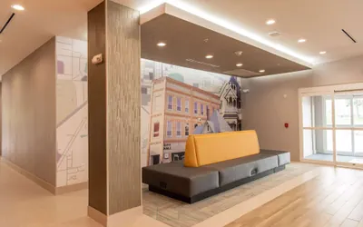 Photo 4 - La Quinta Inn & Suite by Wyndham Lake City