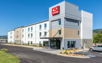 Photo 2 - Econo Lodge Dayton North