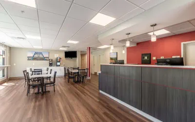 Photo 4 - Econo Lodge Dayton North