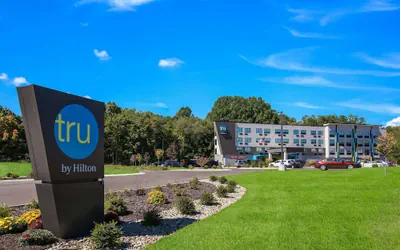 Photo 2 - Tru by Hilton Saint Joseph