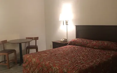 Photo 4 - Royal Inn