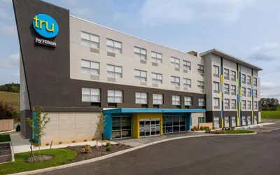 Photo 2 - Tru by Hilton Radford, VA