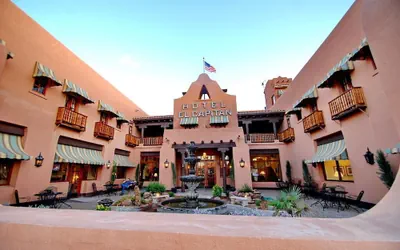 Photo 2 - Hotel El Capitan