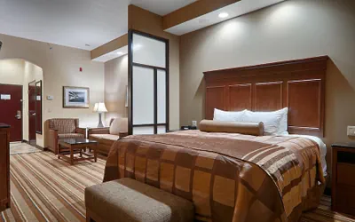 Photo 5 - Best Western Plus KC Speedway Inn & Suites