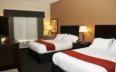 Photo 4 - Holiday Inn Express & Suites Clinton by IHG