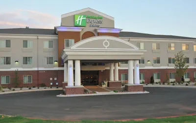 Photo 2 - Holiday Inn Express & Suites Clinton by IHG