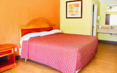 Photo 4 - Tropicana Motel