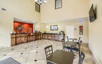 Photo 3 - Americas Best Value Inn & Suites Tomball