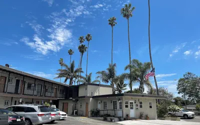 Photo 2 - Bayshore Inn Motel