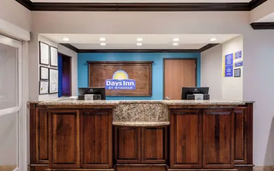 Photo 4 - Days Inn by Wyndham Baton Rouge/I-10