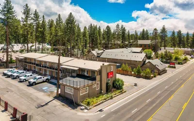 Econo Lodge Inn & Suites Heavenly Village Area