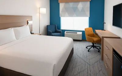 Photo 5 - Holiday Inn Express & Suites Huntsville Airport by IHG