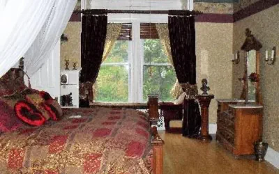 Photo 3 - Alexander Mansion Bed and Breakfast