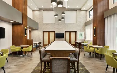 Photo 5 - Hampton Inn & Suites Tacoma/Puyallup