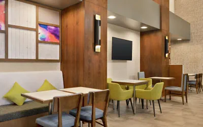 Photo 4 - Hampton Inn & Suites Tacoma/Puyallup